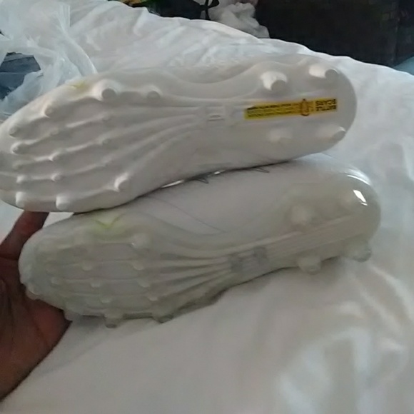 Under armor white cleats - Picture 4 of 4