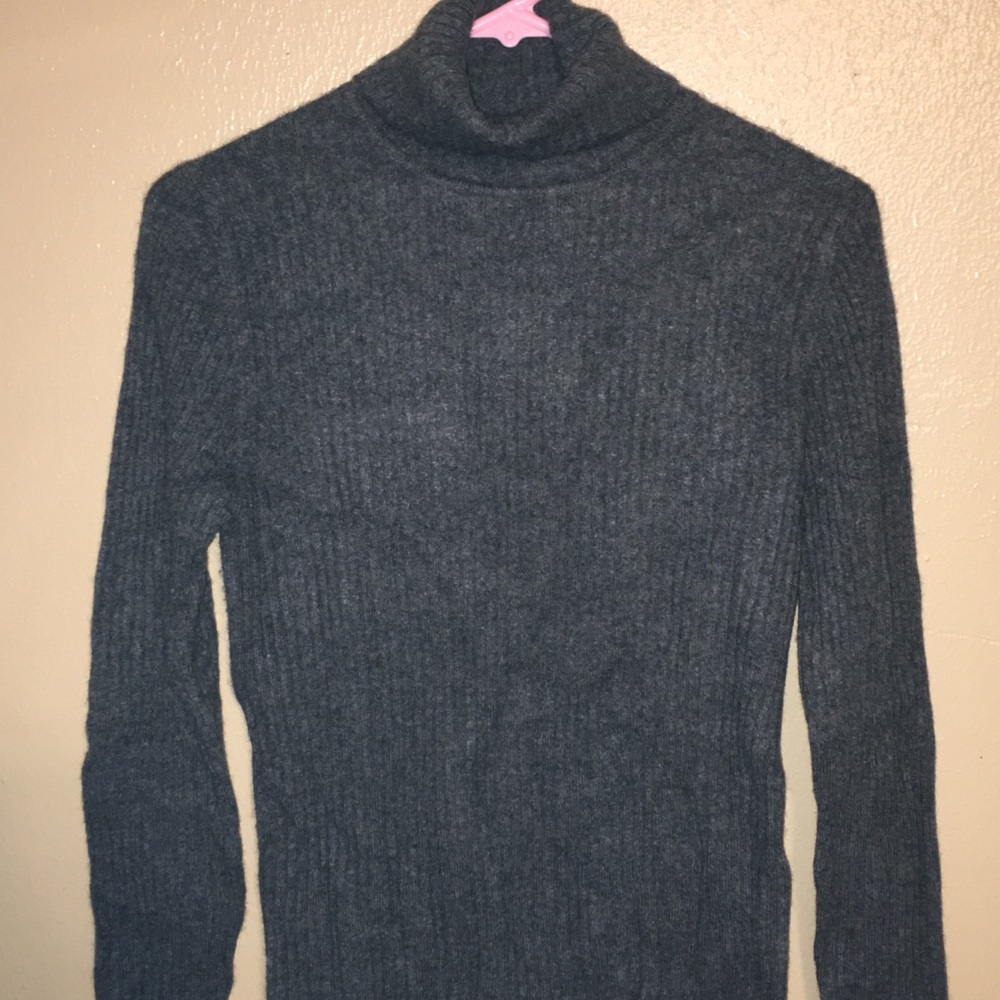 Valerie Stevens turtle neck 100% cashmere sweater