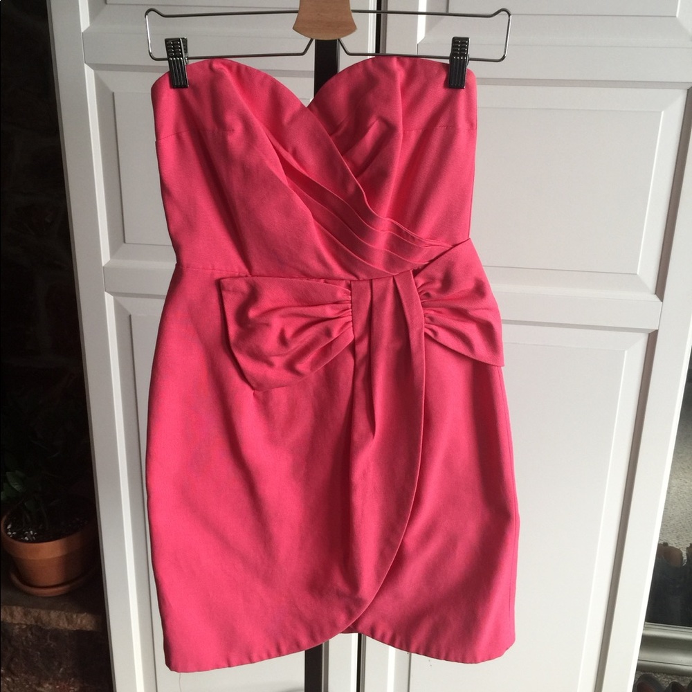 H&M Coral/Melon Strapless Mini Dress!