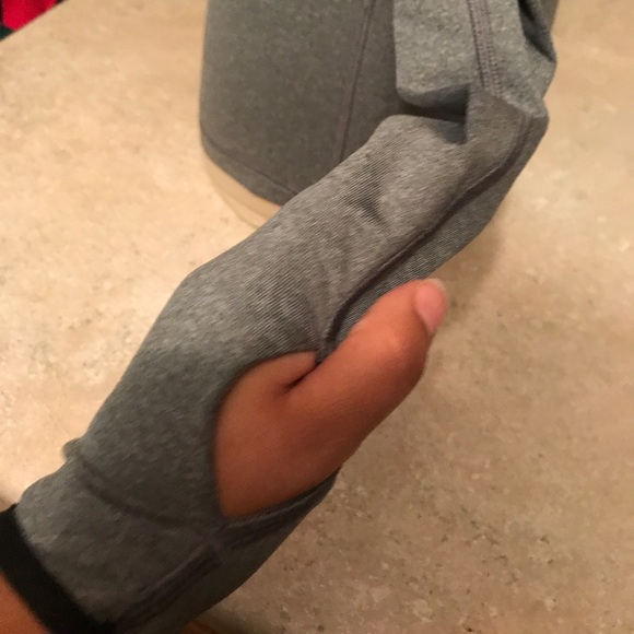 Nike top🔴 - Picture 3 of 5