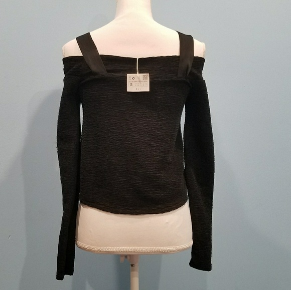 NWT ZARA black cold shoulder texture top - Picture 2 of 3
