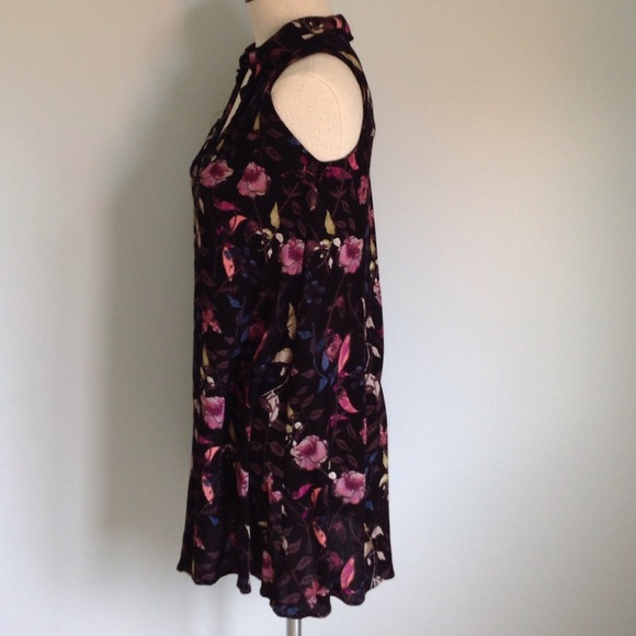 BOGO‼️Pretty v neck dress. Excellent condition - Picture 2 of 6