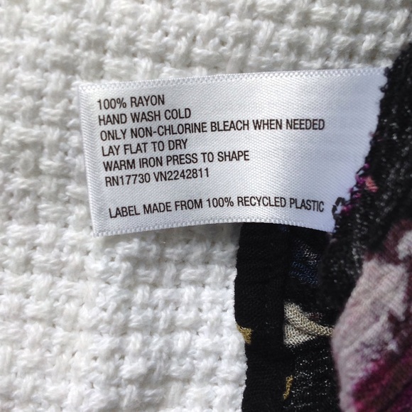 BOGO‼️Pretty v neck dress. Excellent condition - Picture 6 of 6