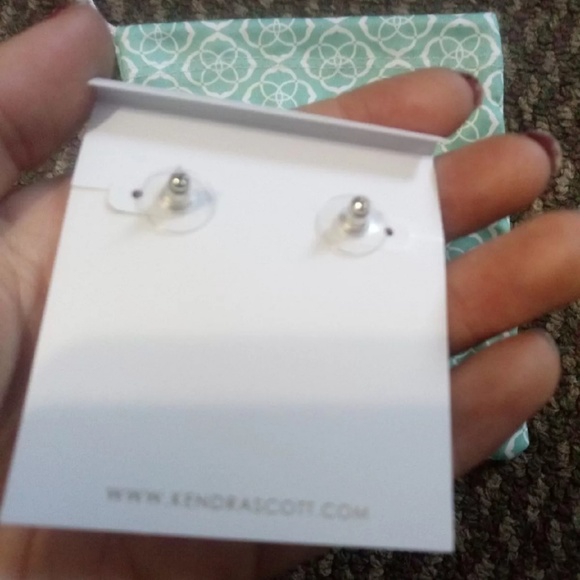 Kendra Scott Belinda Earrings - Picture 3 of 3