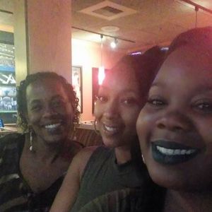 Meet your Posher, Lenora