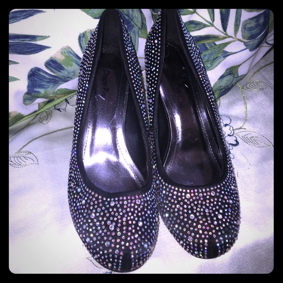 Satin Black pump with rhinestone studs - Picture 1 of 4