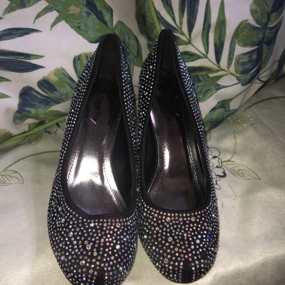 Satin Black pump with rhinestone studs - Picture 2 of 4
