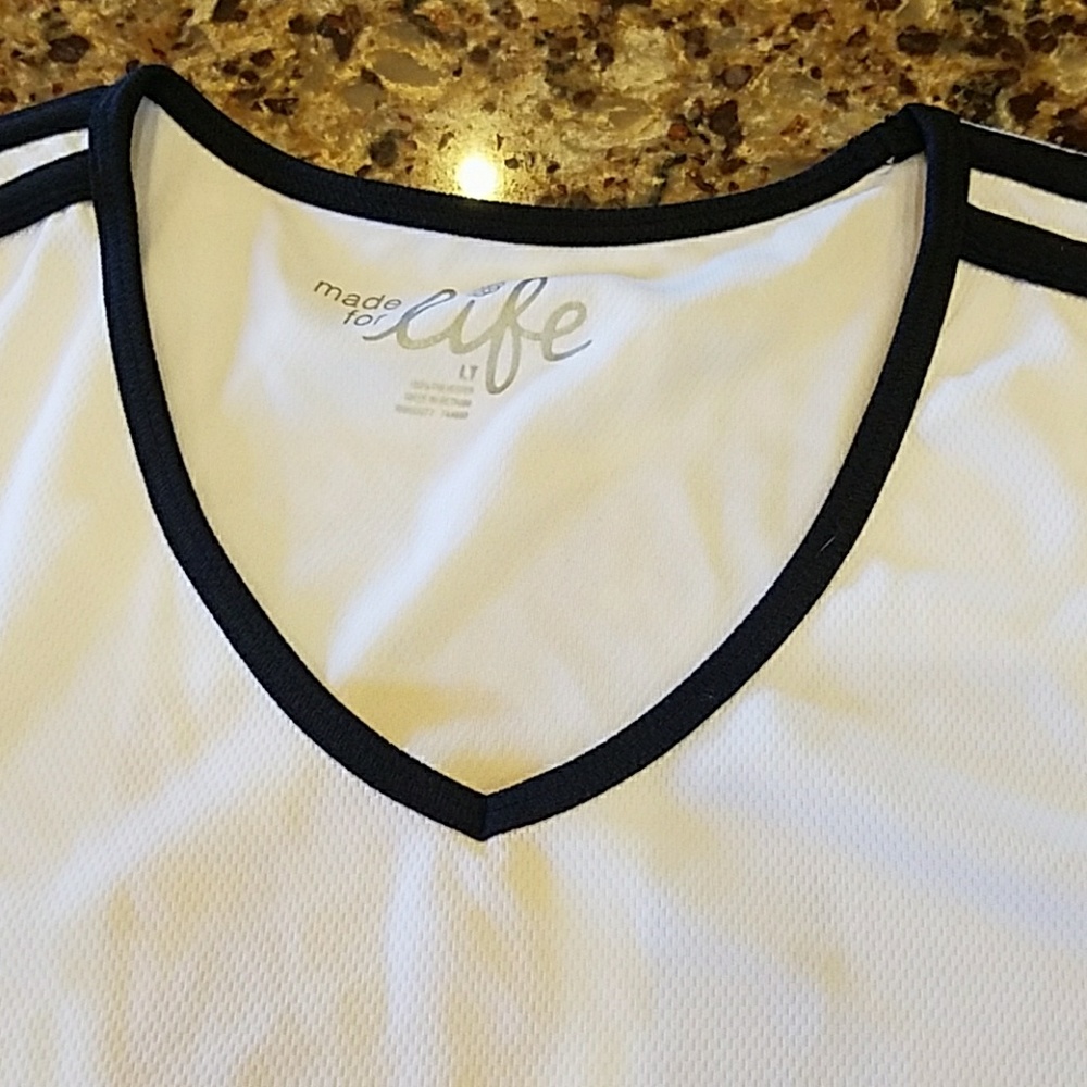 Workout/athletic top - Picture 3 of 3