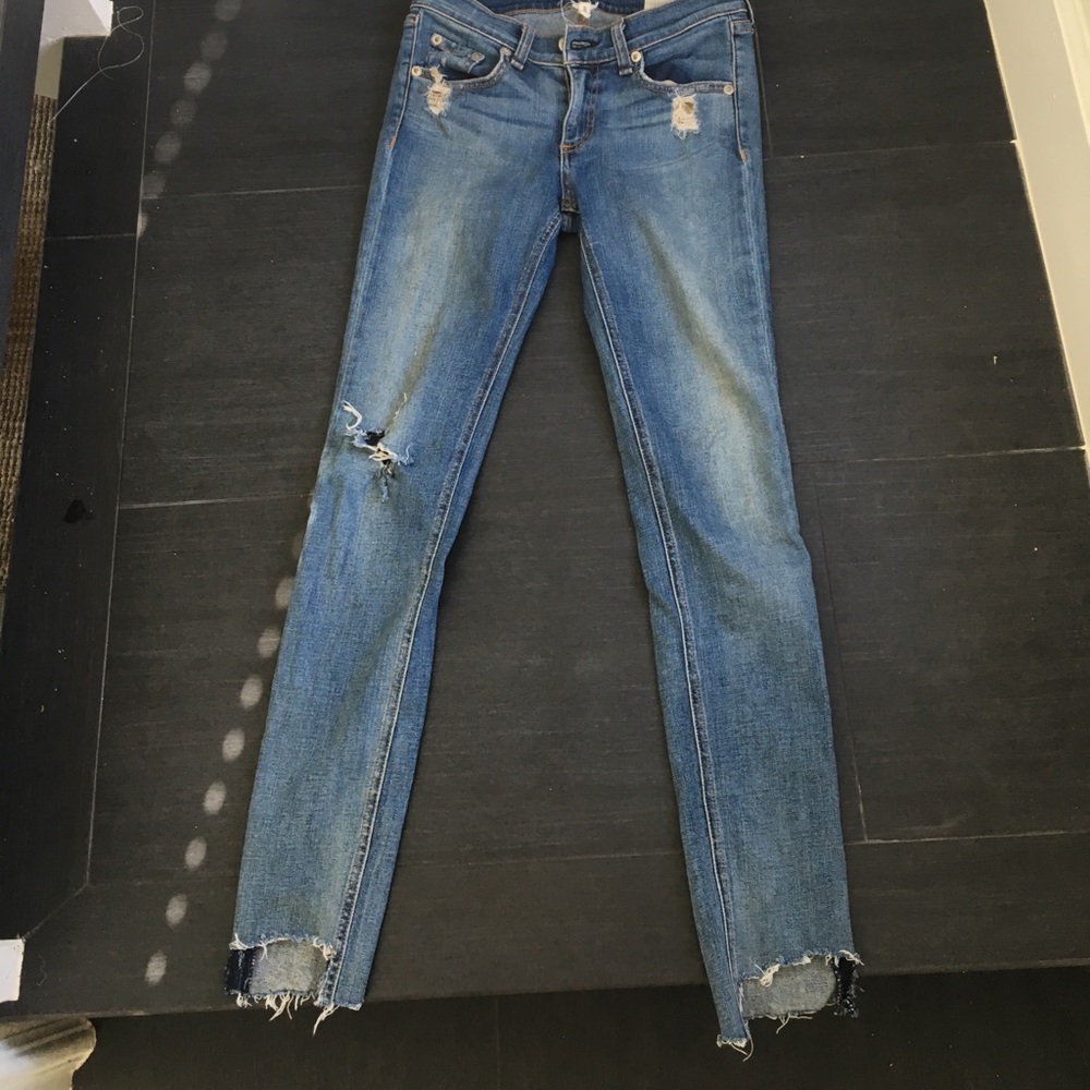 Fantastic Rag and Bone skinny jeans in denim wash