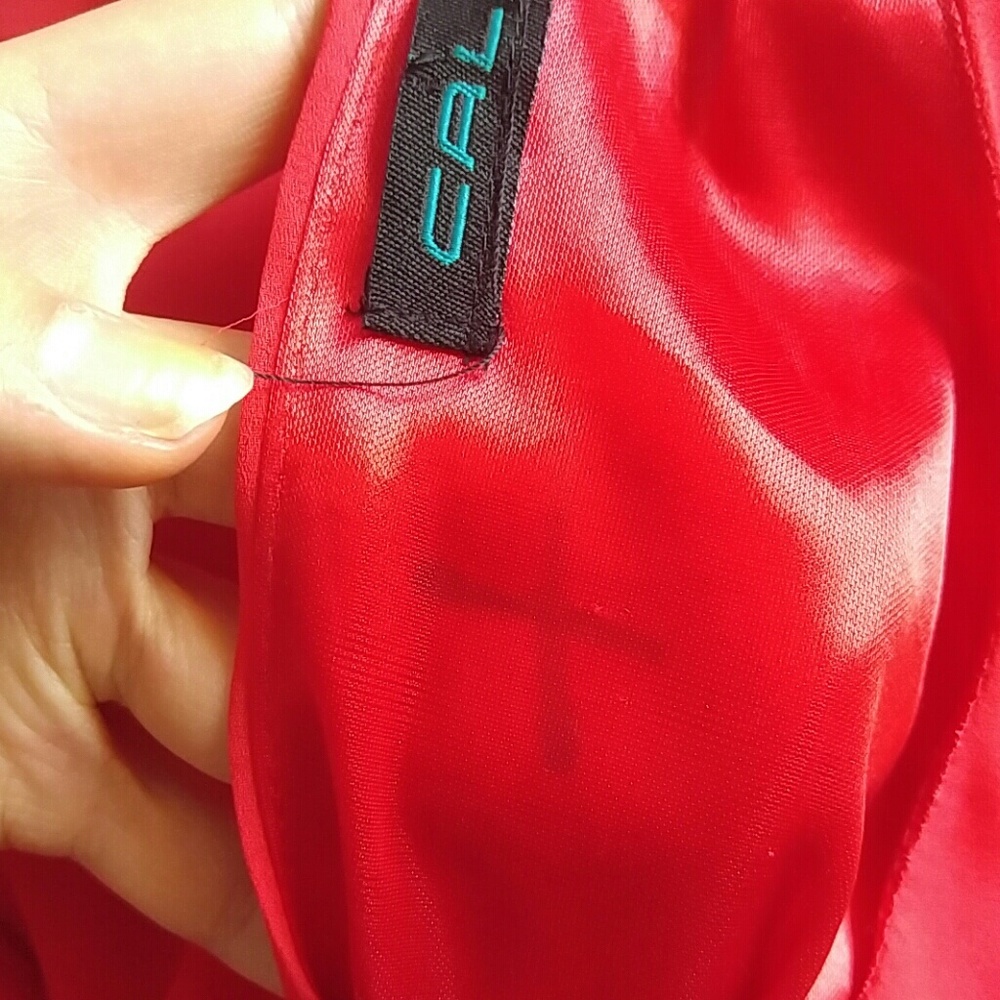 True Red Top - Picture 4 of 4