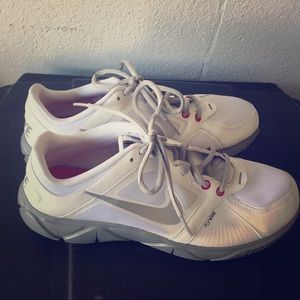 Nike Flywire Athletic Shoes