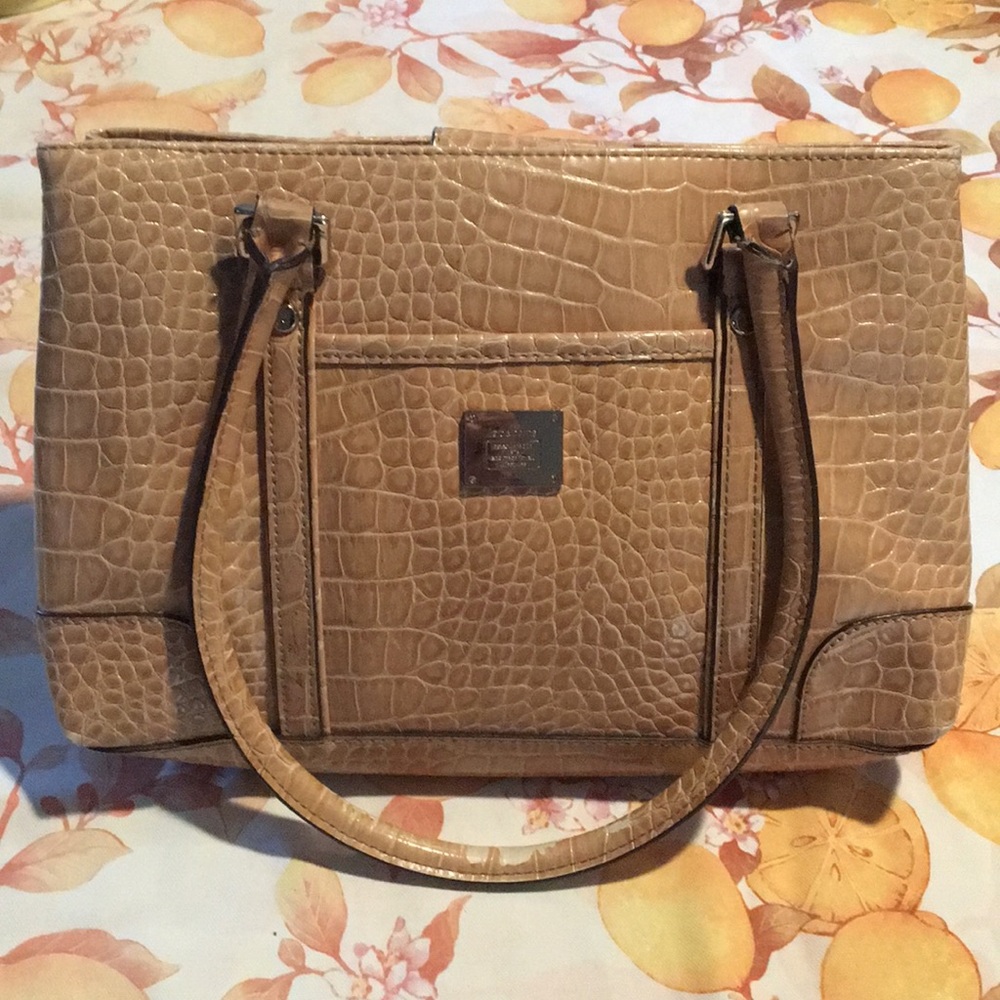 🎈For Bundles Only. LIZ CLAIBORNE HANDBAG