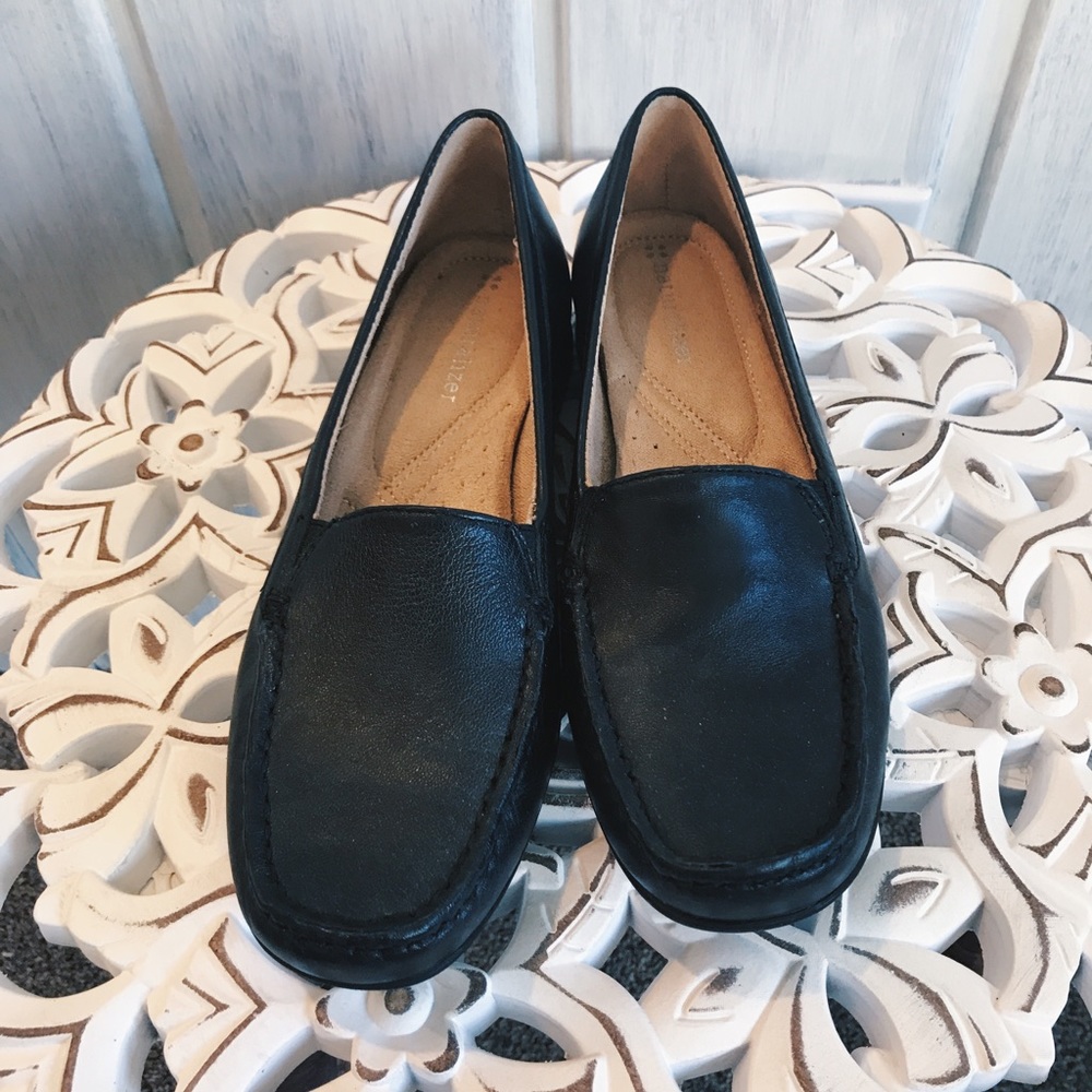 Naturalizer Black Leather Loafers Size 6