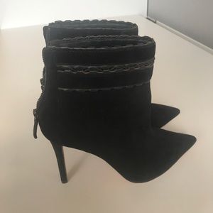 Black Badgley Mischka suede booties