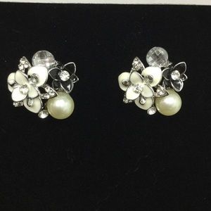 New beautiful floral earrings