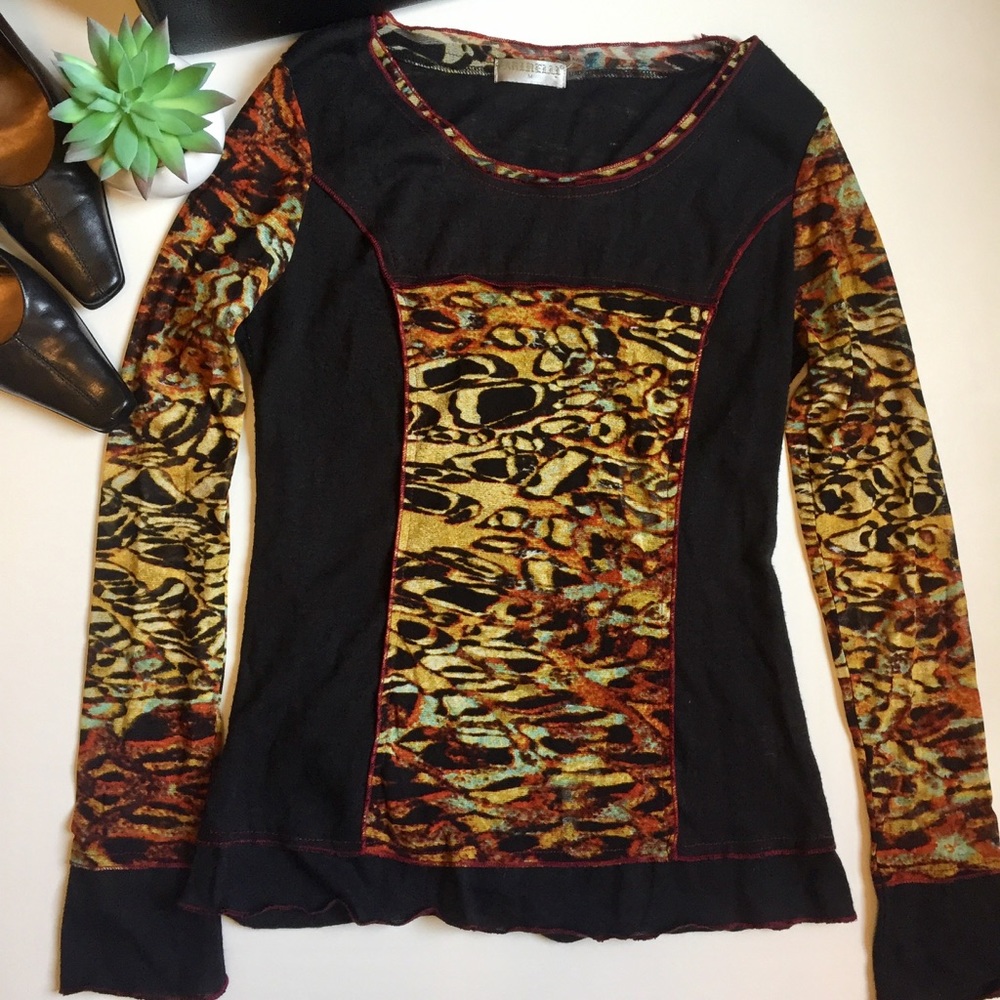 Super cute  long sleeve Farinelli top!