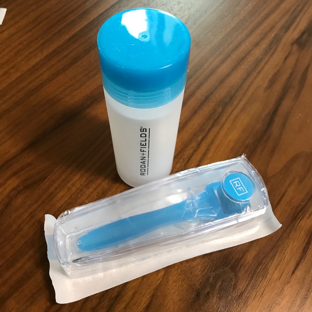 Rodan and Fields AMP Roller Brand New!
