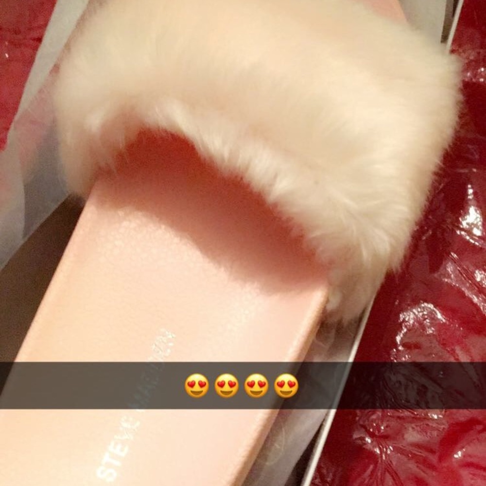 Steve Madden Fuzzy Slip on Sandles Brand New!!