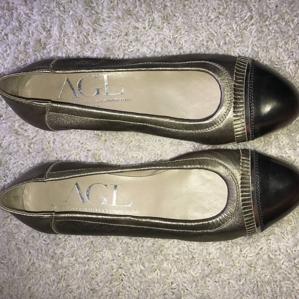 AGL Vero Cuoio Gold and Tan Cap Toe Heeled Flats