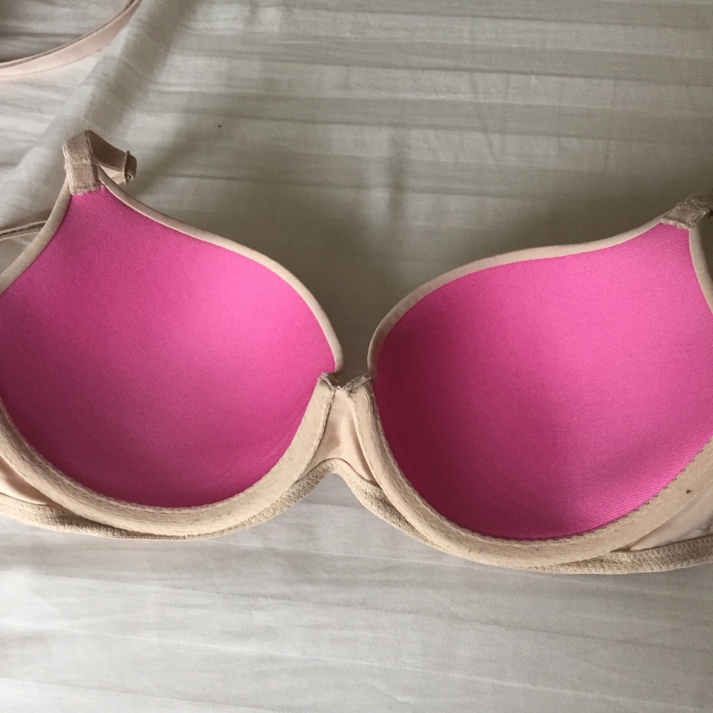 Pink bras - Picture 3 of 4