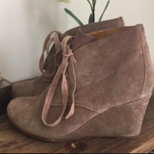 DOLCE VITA GREY/GRAY SUEDE WEDGE BOOTIES SIZE 8