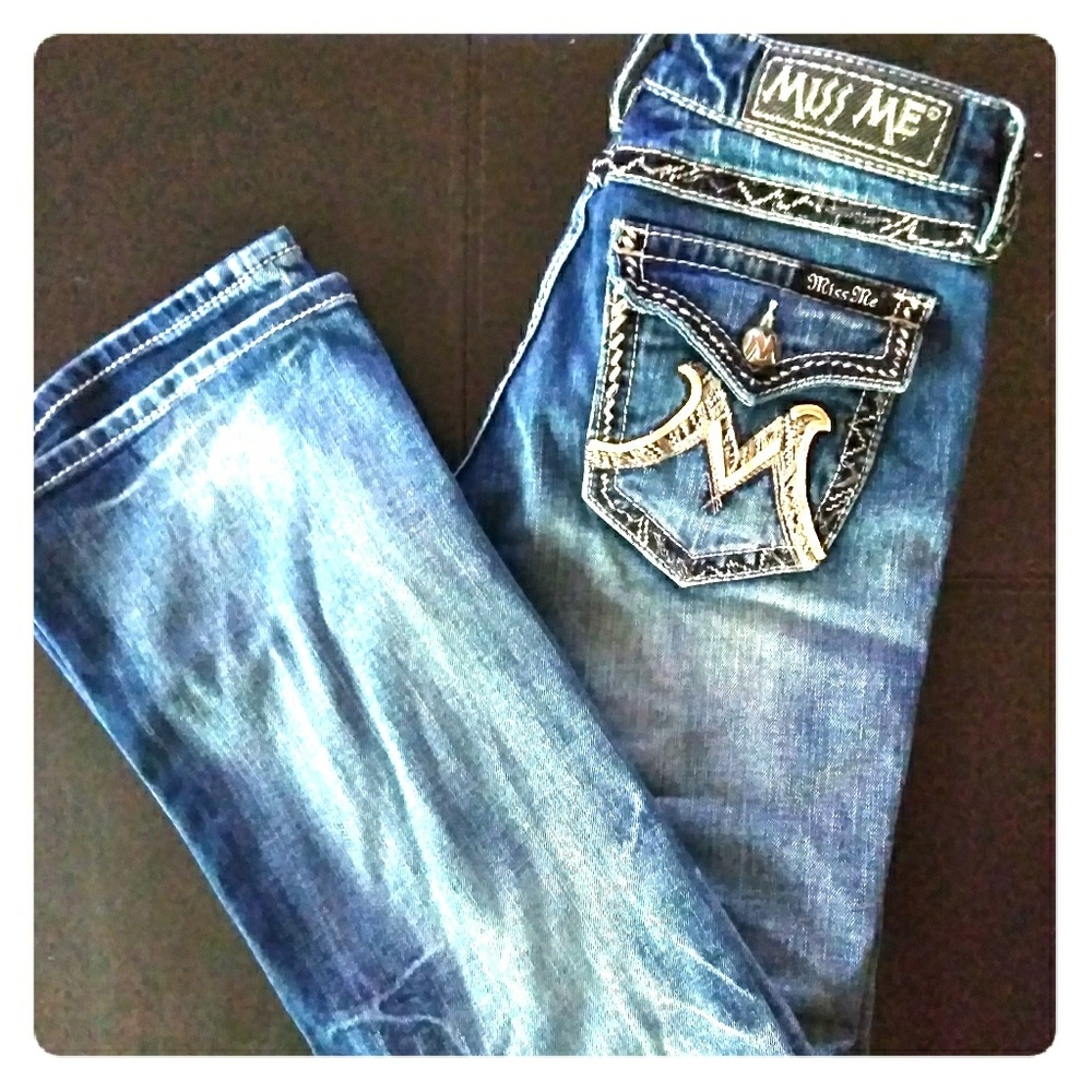 Stylish booty poopin jeans