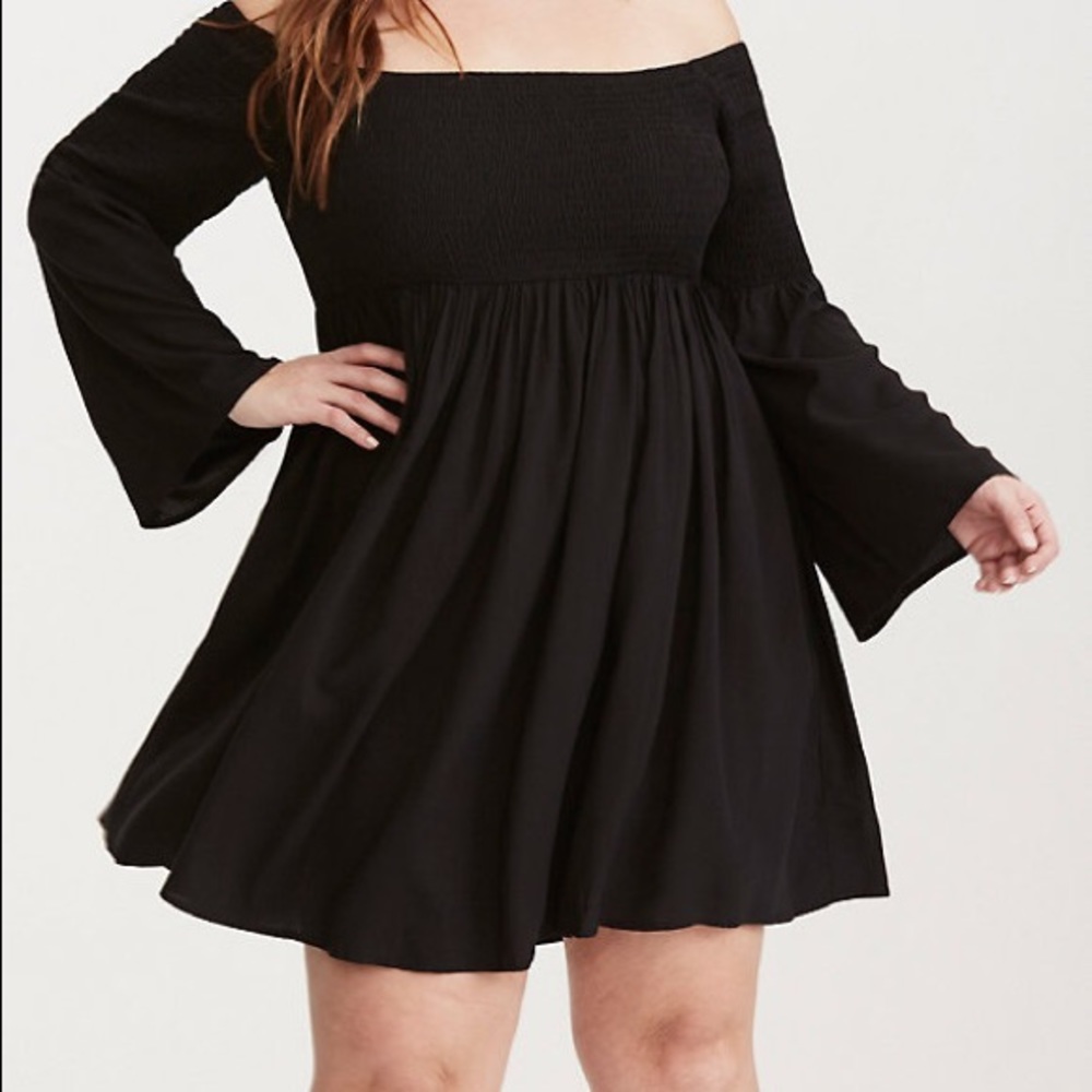 BNWT TORRID Smocked Bell Sleeve Dress Size 2