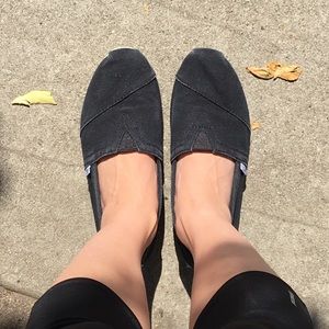 Black toms