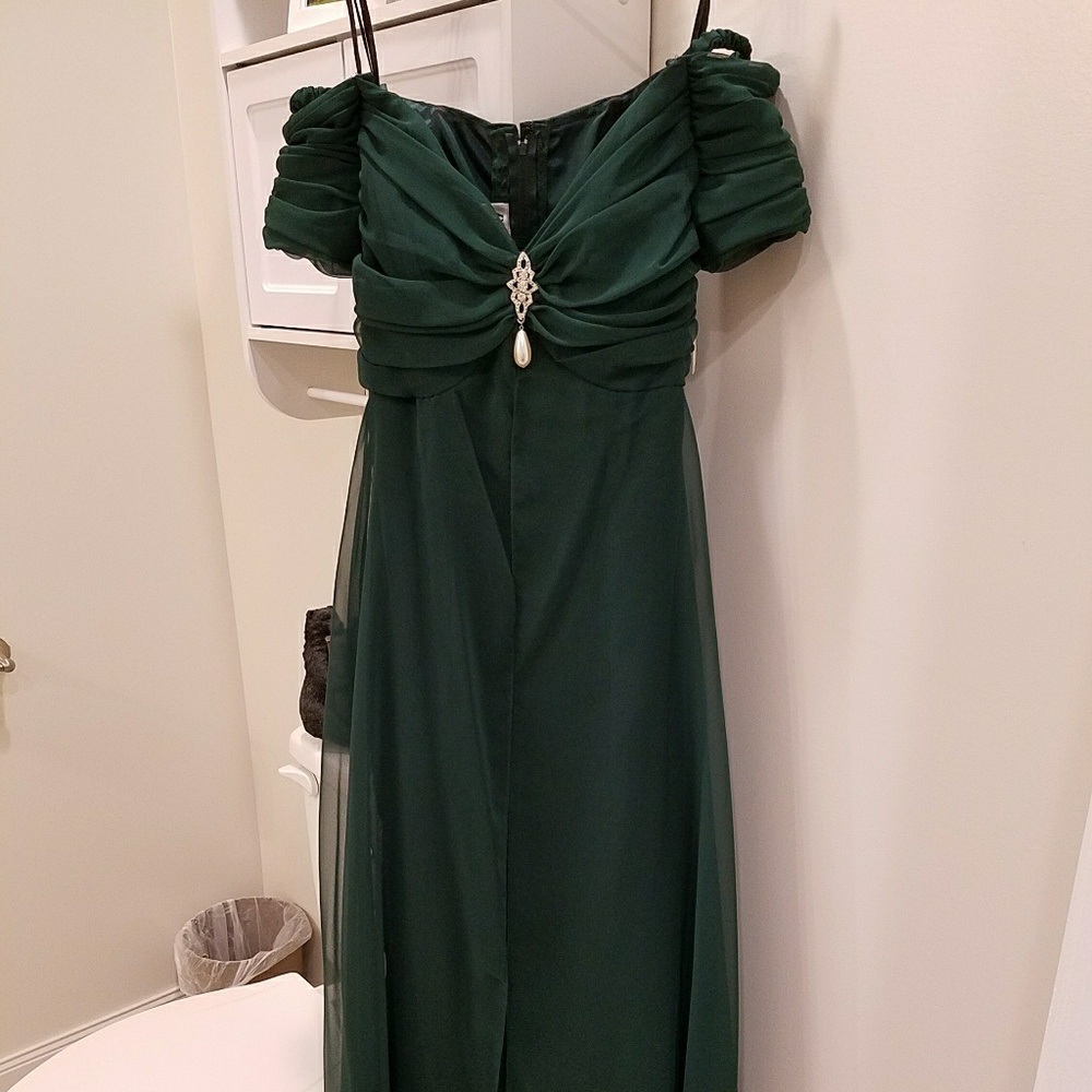 Size 8 emerald bridesmaid gown nwt