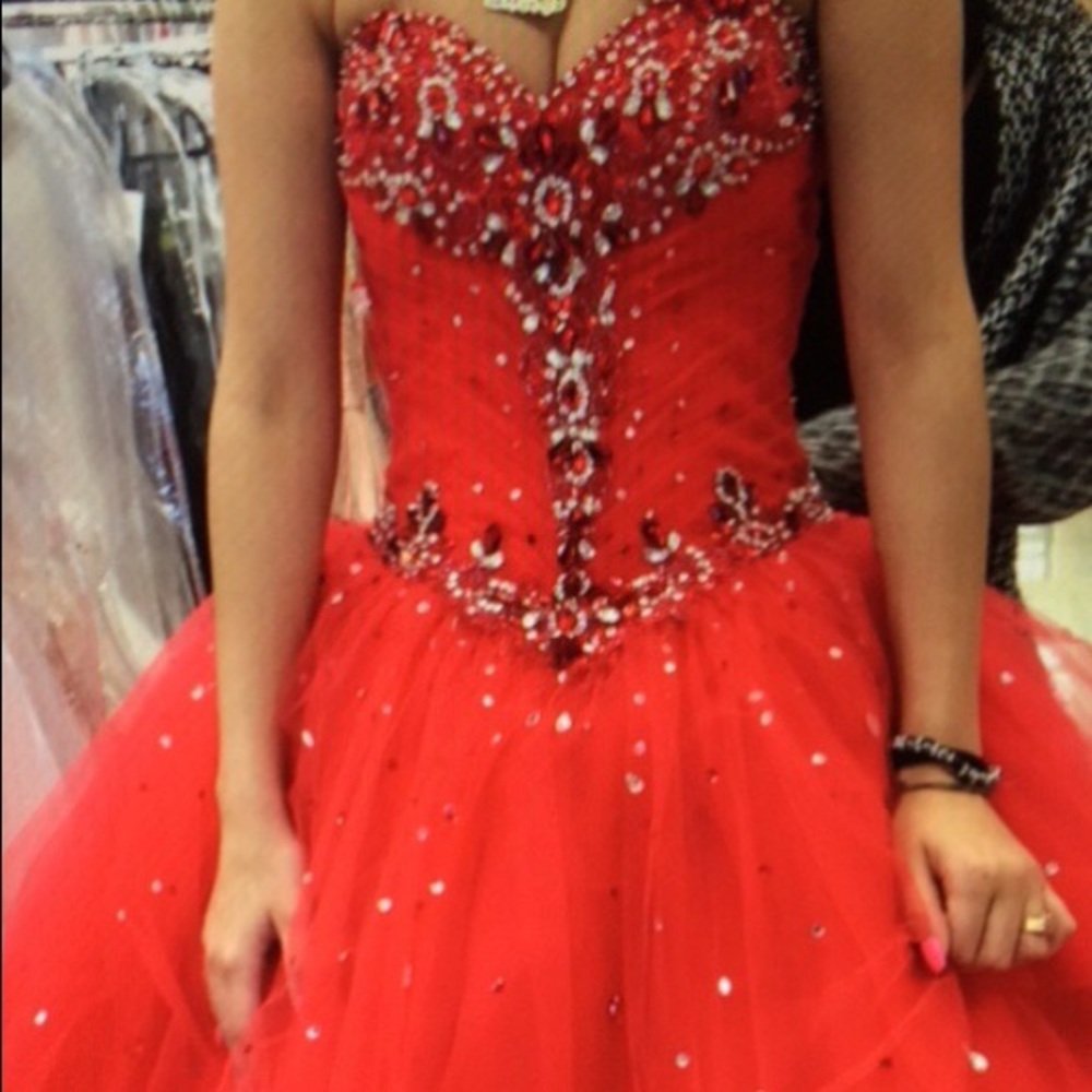 Women's red sweetheart neckline ball gown size 2
