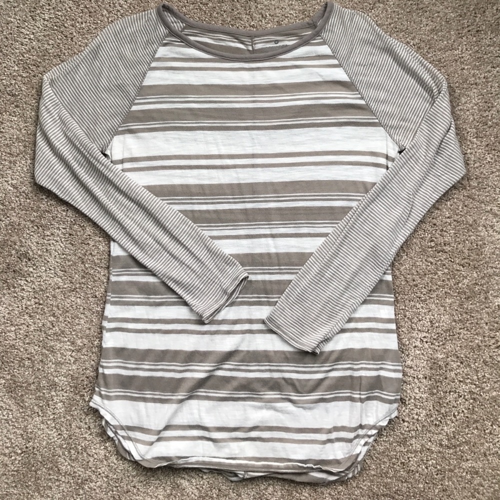 Athleta raglan long sleeve tee. Size M.
