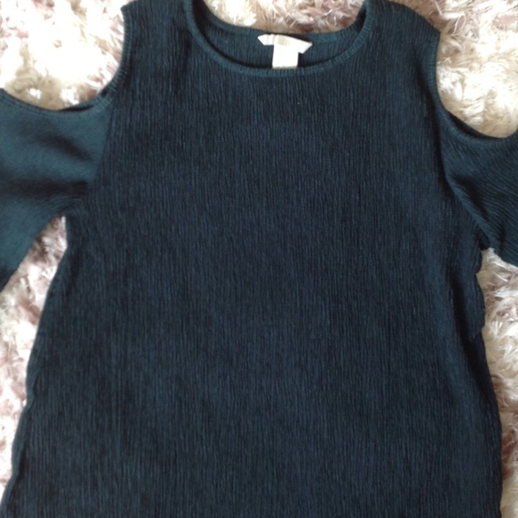 BOGO‼️Beautiful forest green cold shoulder top - Picture 3 of 7