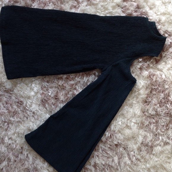 BOGO‼️Beautiful forest green cold shoulder top - Picture 4 of 7