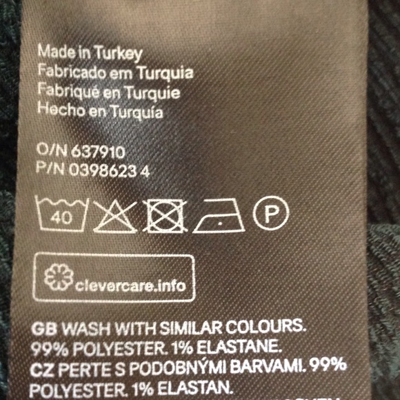 BOGO‼️Beautiful forest green cold shoulder top - Picture 7 of 7