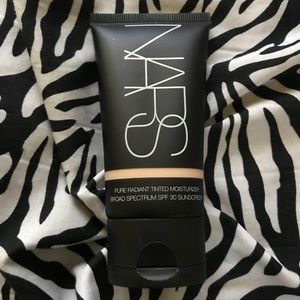 NARS radiant tinted moisturizer
