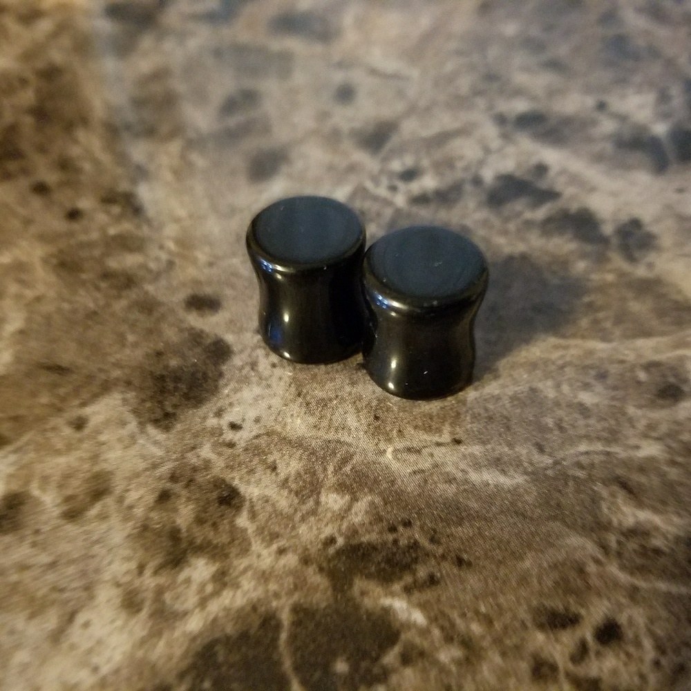 Black onyx plugs