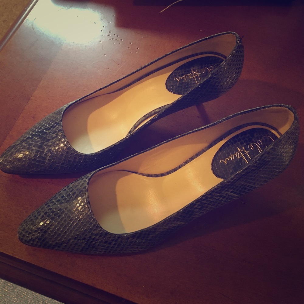 Cole Haan gray/black snakeskin pumps