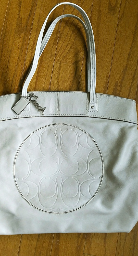 Authentic Coach leather shoulder bag