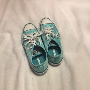 Blue tie-dye converse