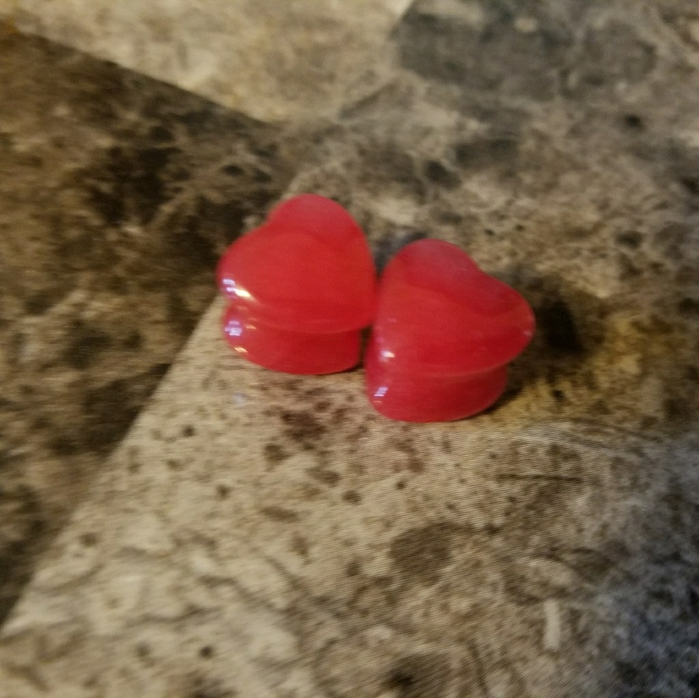 Glass heart plugs