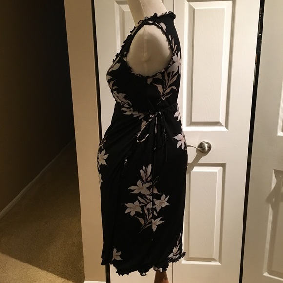 Old Navy Maternity Wrap Dress, Size S - Picture 4 of 5