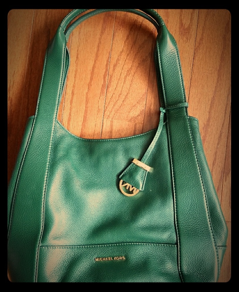 Authentic leather Micheal Kors Marlon shoulder bag