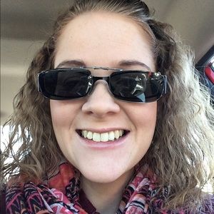 Meet your Posher, Aine