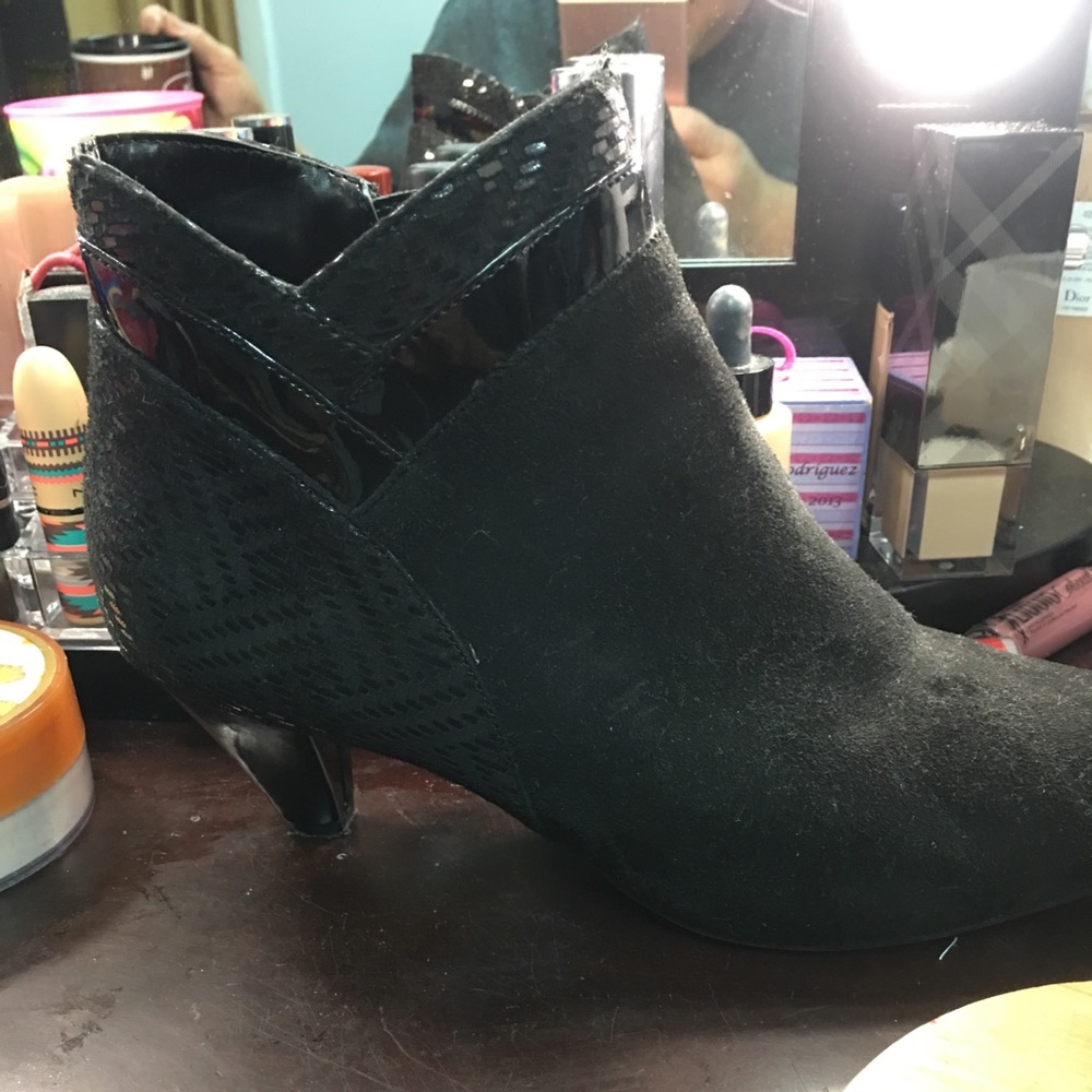 Karen Scott booties Size 8