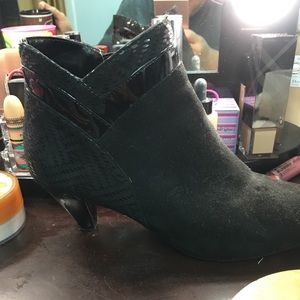 Karen Scott booties Size 8
