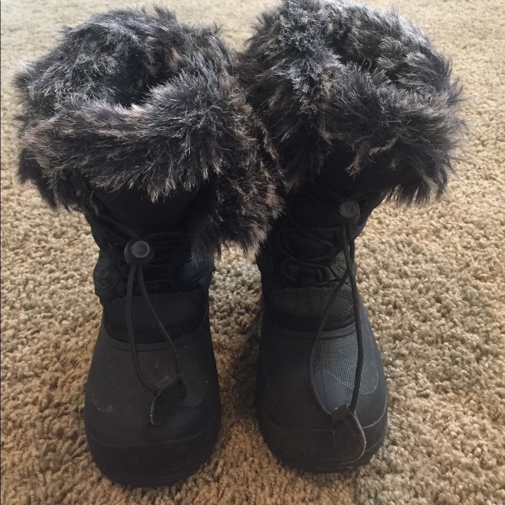 Black fur lined Kamik snow boots