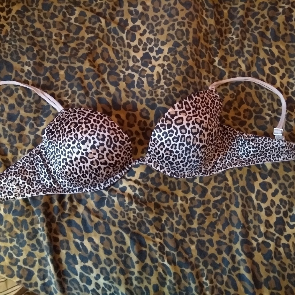 Victoria secret leopard bra.