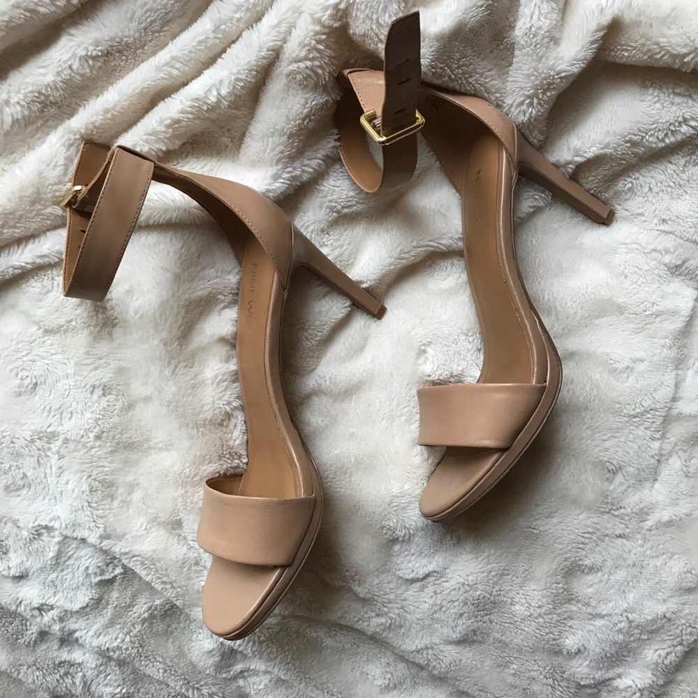 NINE WEST OPEN TOED SANDAL HEELS