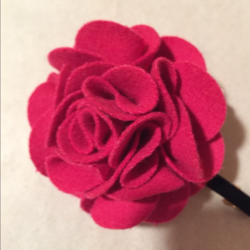 ❤️HP❤️ Hair Clip in Raspberry Felt