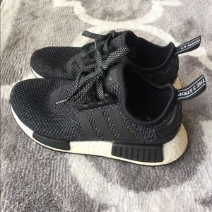 (KIDS 5.5 WOMENS 7) Black/Gry Adidas NMD